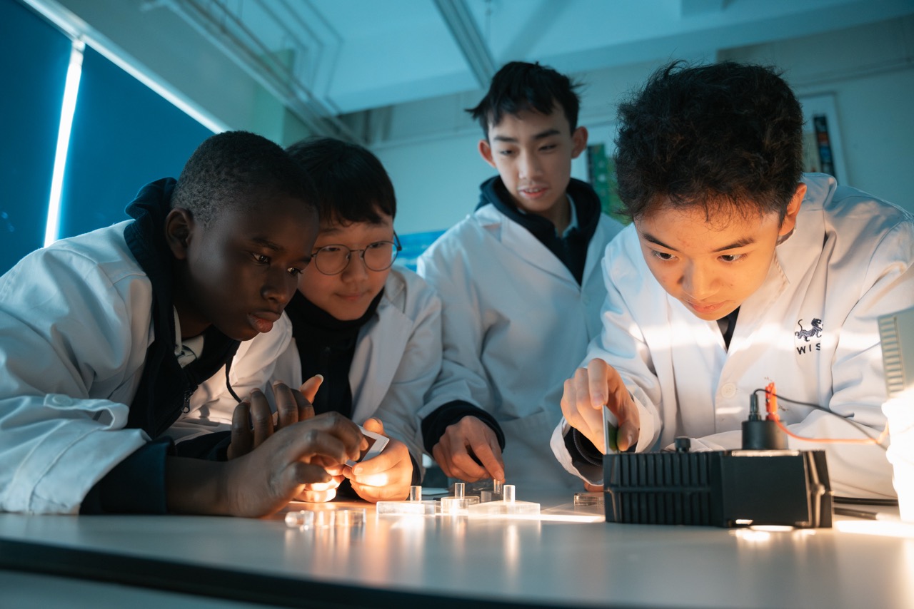 Secondary Scientists Present Independent Investigations